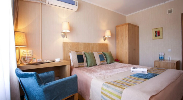 Одноместный номер Standard с балконом Club Hotel  Dostuk