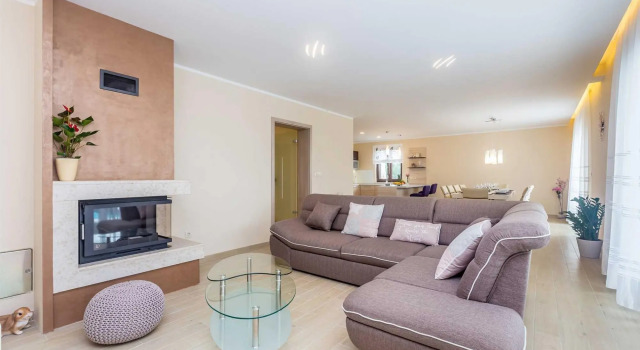 Villa Cecilia in Brusići, Varaa Huoneisto Hotellit Kvarner Islands uima-altaalla, Uima-allas