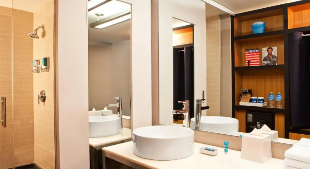 Четырёхместный номер Standard Aloft by Marriott Chicago Downtown River North