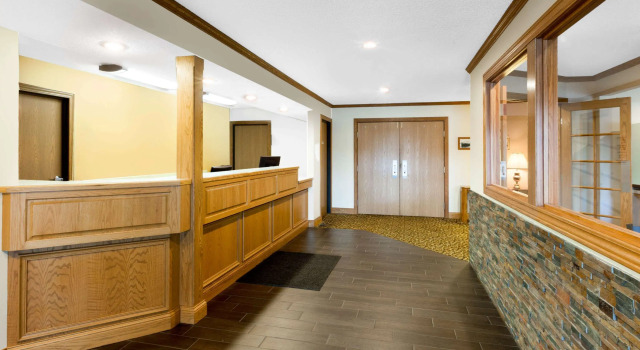 Super 8 by Wyndham St. Ignace, Забронировать Отель Отели в центре Сент-Игнас, в центре, Парковка