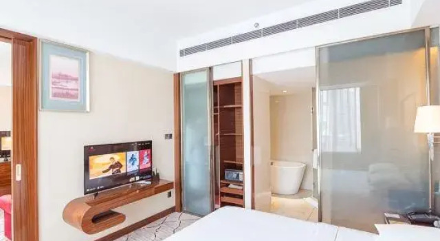 Люкс с красивым видом из окна Silver Plaza Quancheng Hotel
