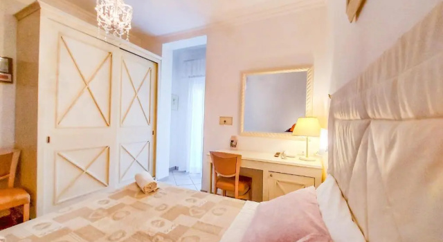 Hotel Explorer