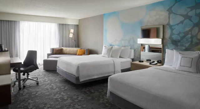 Четырёхместный номер Standard Courtyard by Marriott Toronto Airport