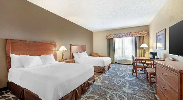 Четырёхместный номер Standard Best Western Plus Mid Nebraska Inn & Suites