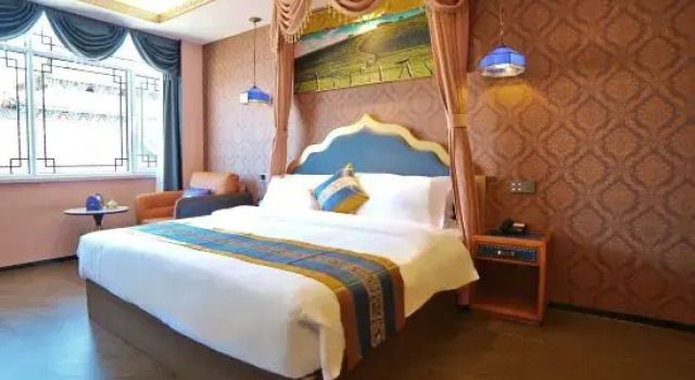 Семейный люкс с панорамным видом Cloud Tribe Mongolian Yuan Culture Hotel (Dazhao Historical and Cultural Tourism Area Branch)