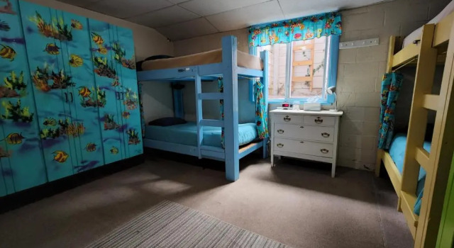 Кровать в общем номере (мужской номер) Inn the Clouds Hostel & Inn
