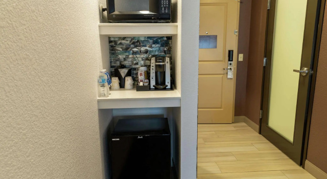 Четырёхместный номер Standard Hilton Garden Inn West Des Moines