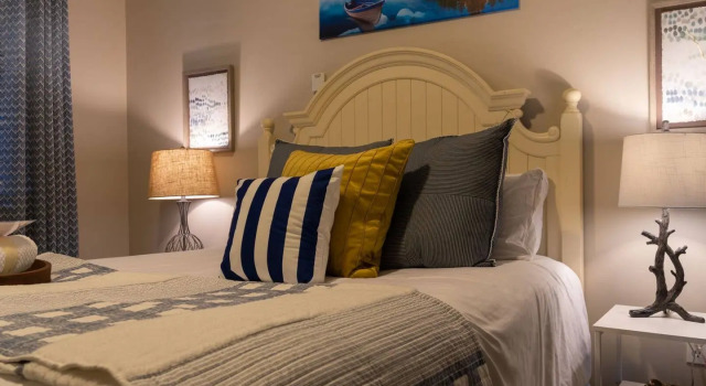 PlayPark Lodge ⭐ Unit 6 ⭐ Deluxe Queen Room