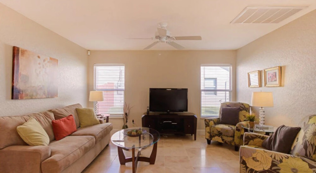 Canalfront Cape Coral Haven with Pool and Dock!, Забронировать Дом для отпуска Виллы Кейп-Корал, рядом с Пляж яхт-клуба Кейп-Корал, Вилла