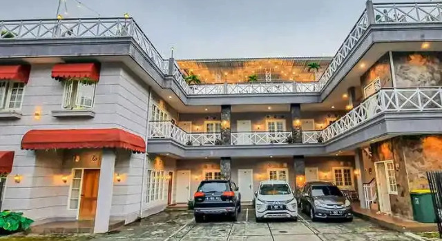 Three Bedroom 8 persons Villa in Batu City at Rosetta