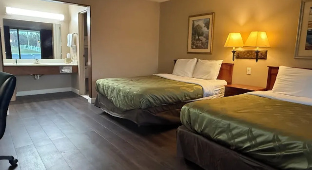 Четырёхместный номер Standard Paris Inn and Suites