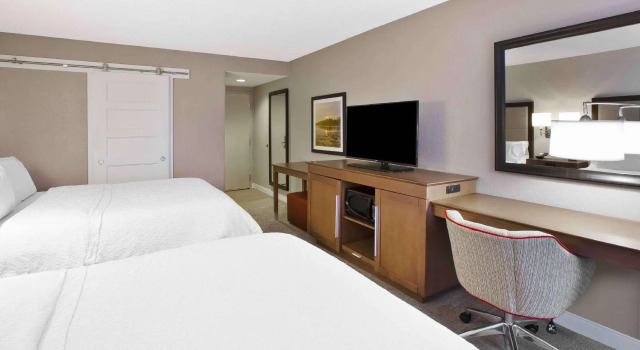 Четырёхместный номер Standard Hampton Inn Toledo-South/Maumee