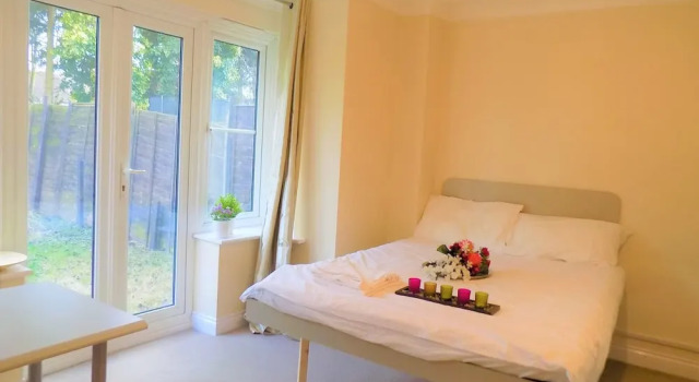 Gilbert Homestay, Varaa Hotelli Coventry West Midlands