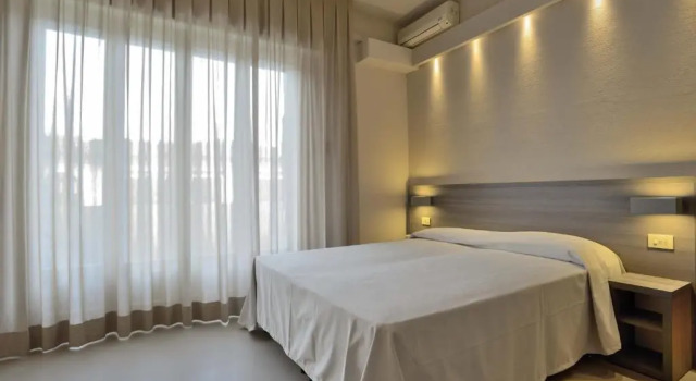 Трёхместный номер Standard с балконом Hotel Crystal