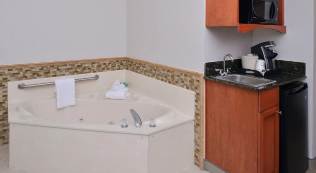 Люкс Holiday Inn Express Campbellsville by IHG