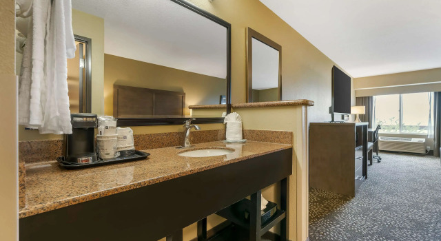 Четырёхместный люкс Best Western Columbia River Waterfront Hotel Astoria
