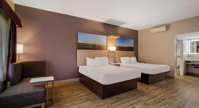 Четырёхместный номер Standard Best Western Diamond Bar Hotel & Suites