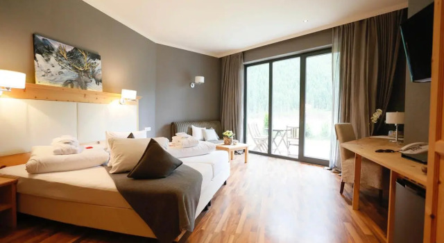Hotel Gipfelherz, Забронировать Отель Отели Тироля с парковкой, Парковка