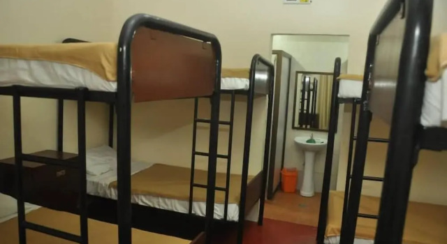 Кровать в общем номере Kamayan sa Palaisdaan Hotel and Resort Quezon