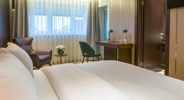 Двухместный номер Premium с балконом Emery Hotel