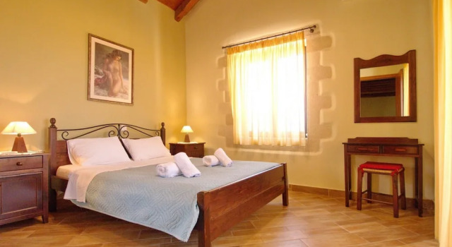 Villa Zara in Plaka With 3 Bedrooms and 3 Bathrooms