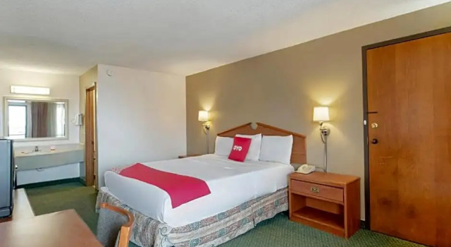Полулюкс OYO Hotel Tulsa International Airport