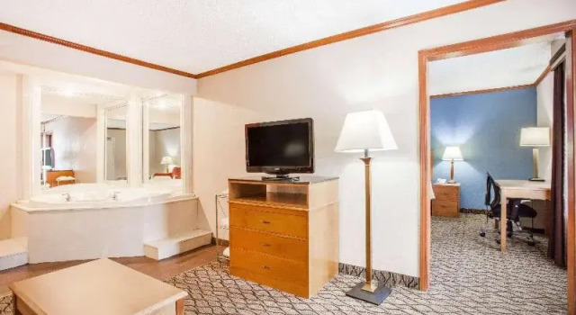 Четырёхместный номер Standard Baymont by Wyndham Madison Heights Detroit Area