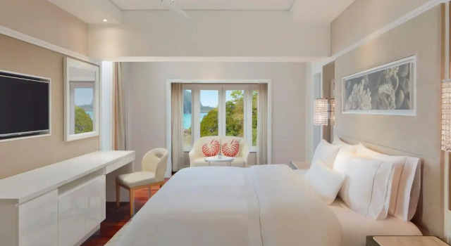 Четырёхместный люкс с 2 комнатами с видом на океан The Westin Langkawi Resort & Spa