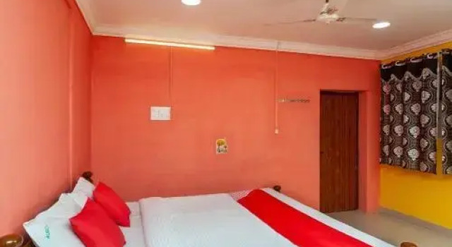Auro Residency by OYO Rooms