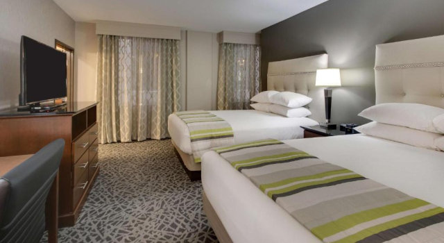 Четырёхместный номер Superior Drury Plaza Hotel Milwaukee Downtown