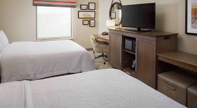 Hampton Inn by Hilton Garden City Long Island, Book Hotel East Garden City United States of America