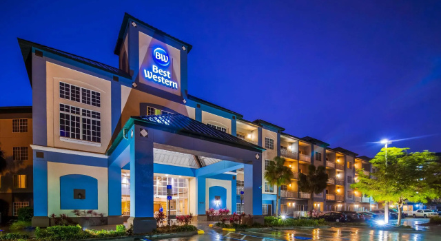Четырёхместный номер Standard Best Western Naples Plaza Hotel