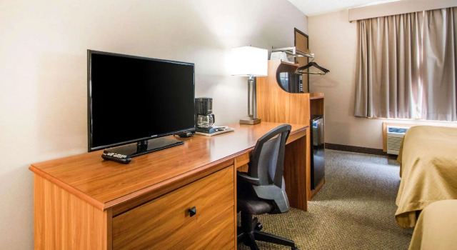 Четырёхместный номер Standard Red Roof Inn & Suites Tomah