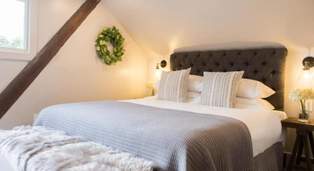 Номер Standard с видом на озеро Mountain Meadows Lodge