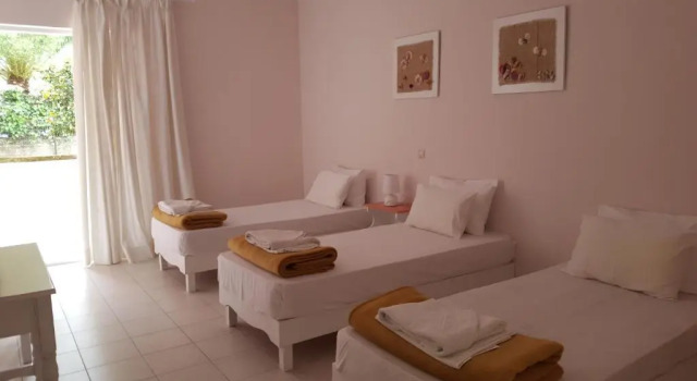 Трёхместный номер Standard с балконом Scheria Hotel