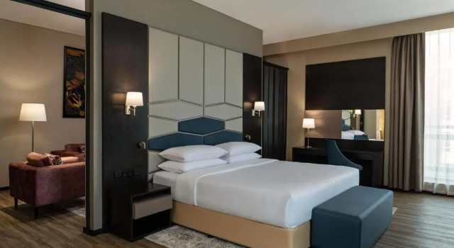 Двухместный люкс Premium c 1 комнатой Four Points by Sheraton Production City, Dubai