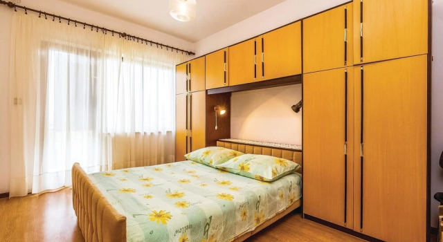 Stunning Apartment in Malinska With 3 Bedrooms and Wifi