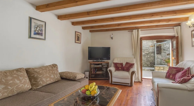 Stone Holiday House With a Spacious Yard and Private Pool, Varaa Hotelli Selina Istria