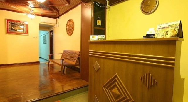 100 Moon Inn