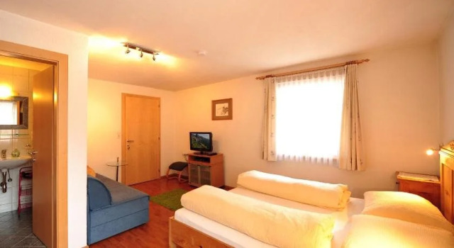 Apart am Brunnen - Lena, Rezerwuj Hotel Hotele w Tyrol z parkingiem, Parking