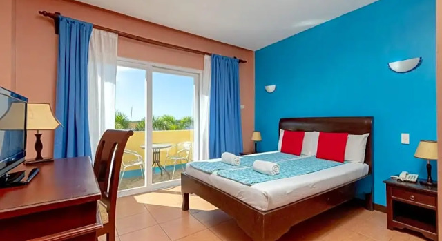 Двухместный номер Superior с балконом и с красивым видом из окна OveMar Resort Hotel near Vigan