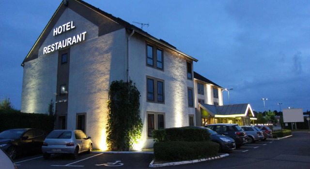 Кровать в общем номере Best Western lAtelier 117