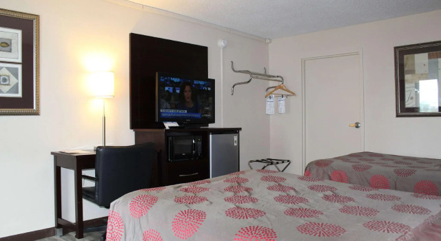 Четырёхместный номер Standard Ramada by Wyndham Harrisonburg