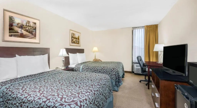 Четырёхместный номер Standard Days Inn by Wyndham Indianapolis Castleton