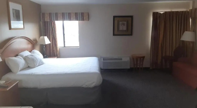 Люкс American Inn and Suites Ionia