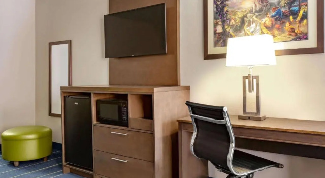 Номер Standard Days Inn & Suites by Wyndham Anaheim At Disneyland Park