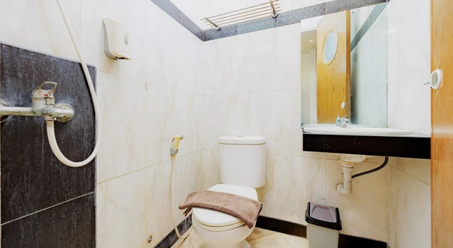 RedDoorz @ Hotel Artama Pandanaran Semarang, Reservar Hotel Hotéis baratos em Semarang, perto de Lawang Sewu
