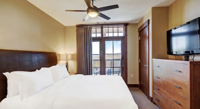 Slopeside  At Base Of Peak 8, Sleeps 6! 1 Bedroom Condo by RedAwning