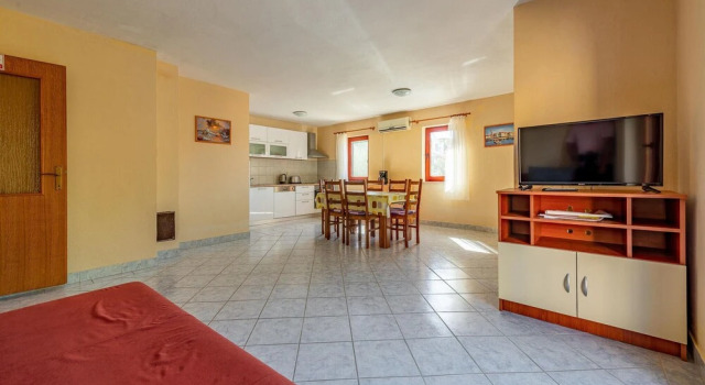 Beautiful Apartment in Vrsi With Wifi and 2 Bedrooms