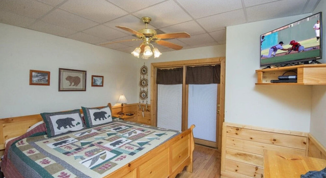Er 226 - Locker's Mountain Hideaway Great Location - Close To Town! 2 Bedroom Cabin by RedAwning